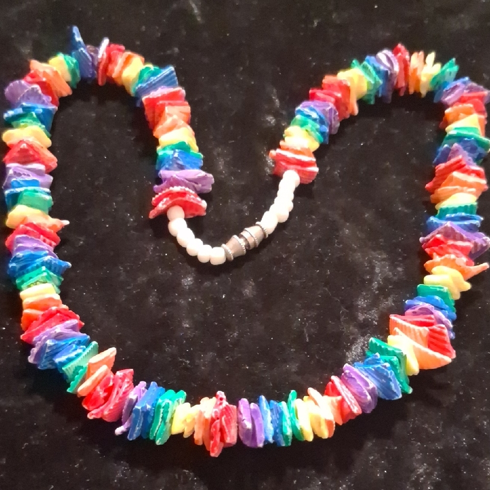 Vintage Colorful Shell Necklace 16 In Long.